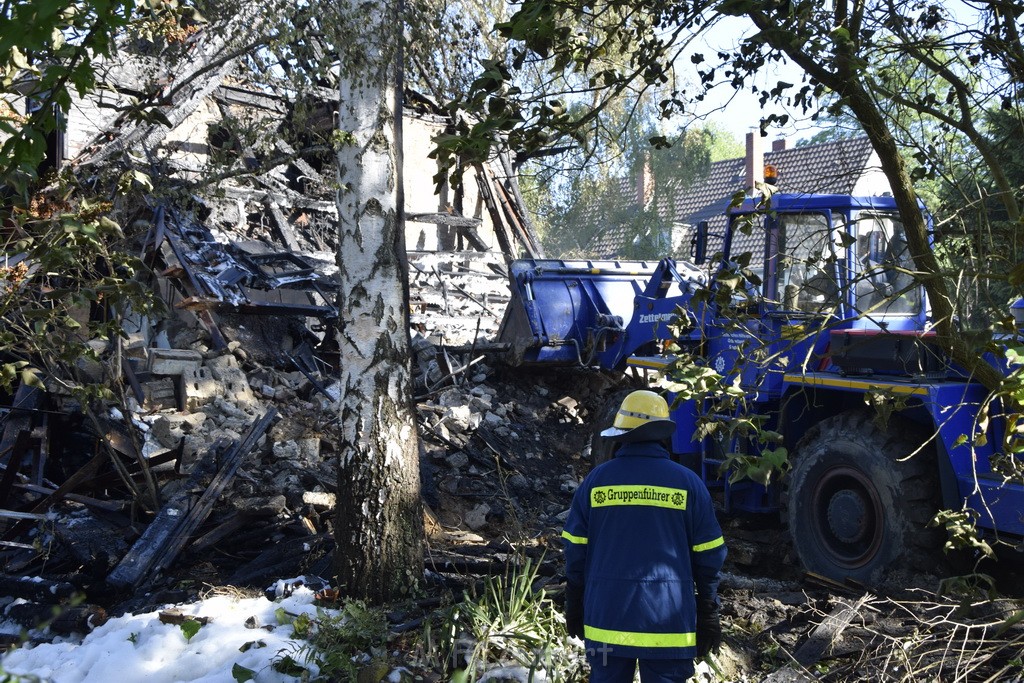 Grossfeuer Einfamilienhaus Siegburg Muehlengrabenstr P1335.JPG - Miklos Laubert